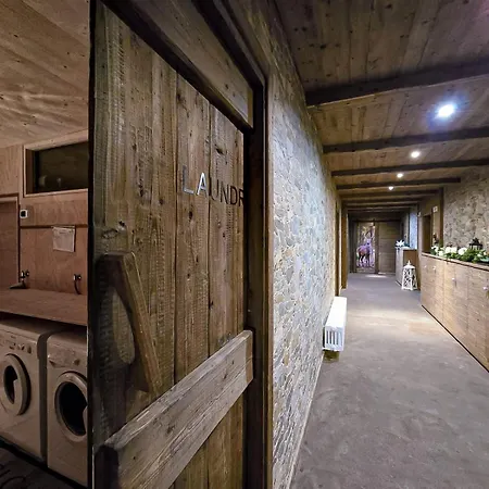 Appartement House Snc Di Elisa Baroni E Beatrice Dei Cas