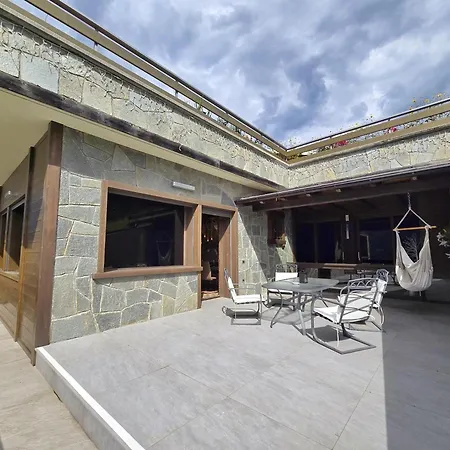 Appartement House Snc Di Elisa Baroni E Beatrice Dei Cas *