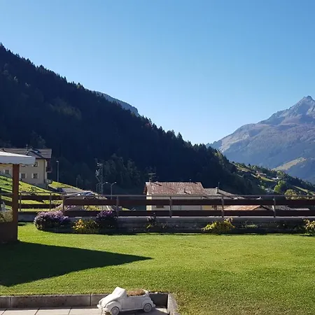 Apartment House Snc Di Elisa Baroni E Beatrice Dei Cas *